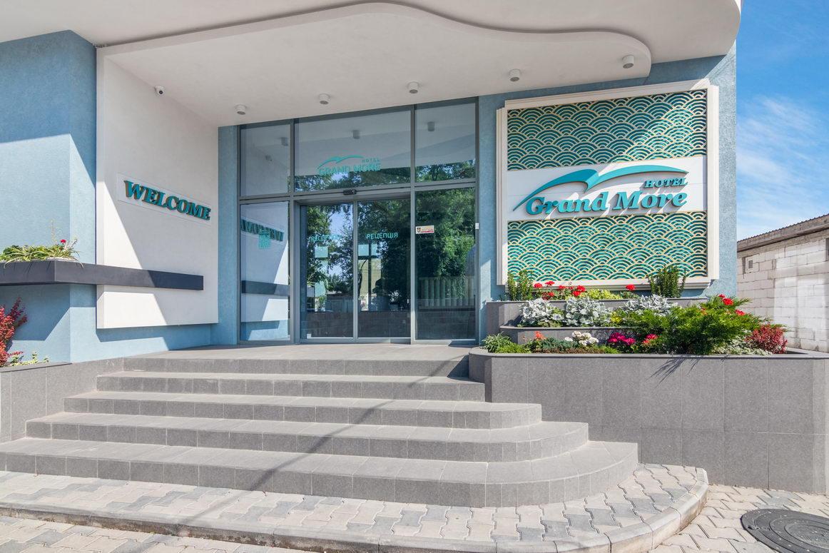 زاتوكا Hotel Grand More المظهر الخارجي الصورة