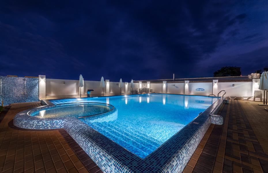 زاتوكا Hotel Grand More المظهر الخارجي الصورة